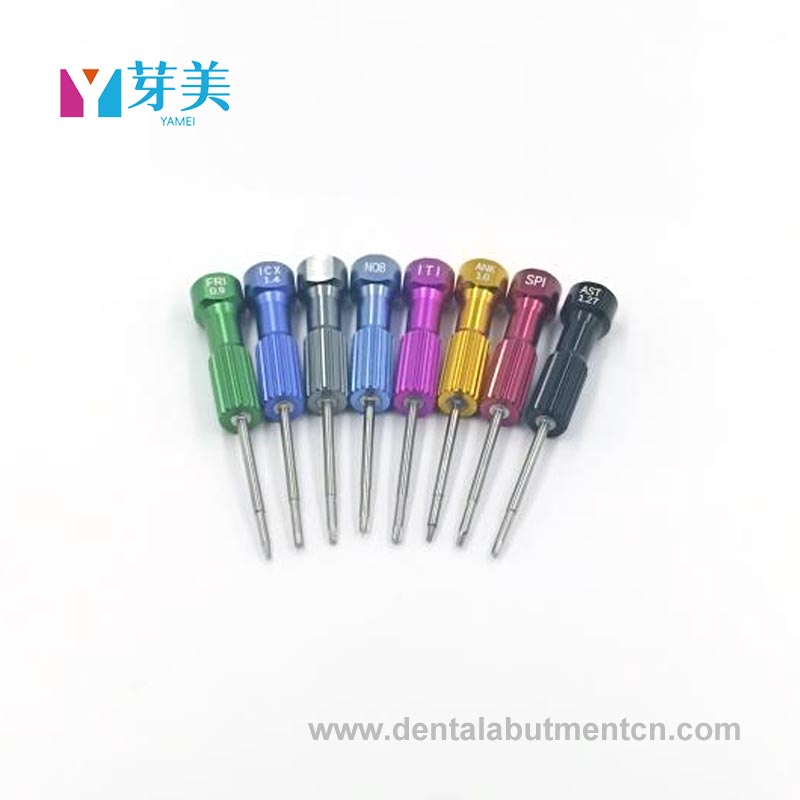 ఖచ్చితత్వం మరియు భద్రత కోసం దంత శస్త్రచికిత్స సాధనాలను కీలకమైనదిగా చేస్తుంది?